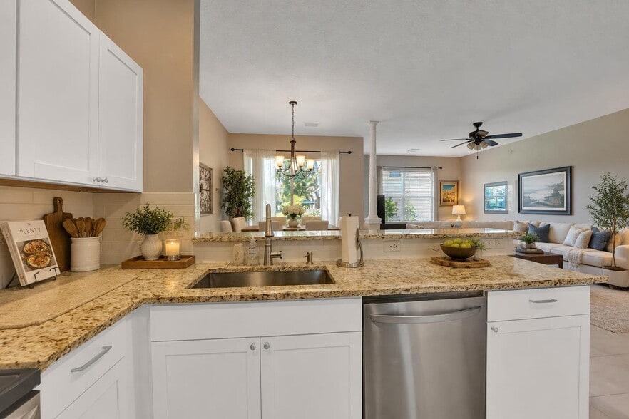 Building Photo - 254 River Bluff Ln