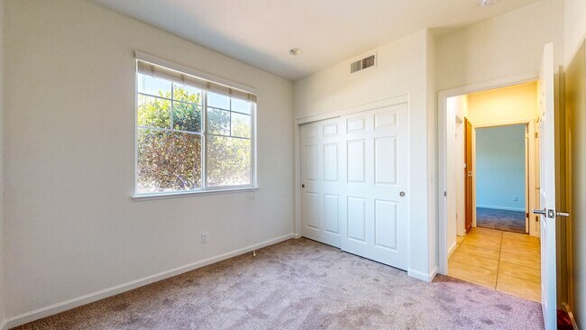 Building Photo - Rincon Valley FIVE Bedroom Three Bathroom Single Family Home!