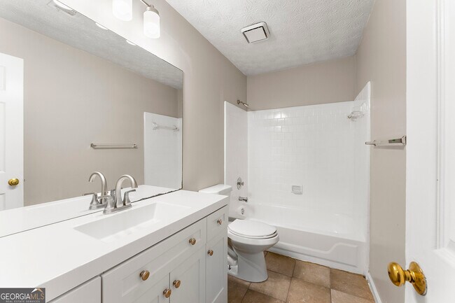 Building Photo - 174 Herscu Ct