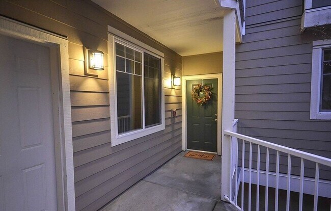 Building Photo - Beautiful 2 Bedroom Condo in Sammamish