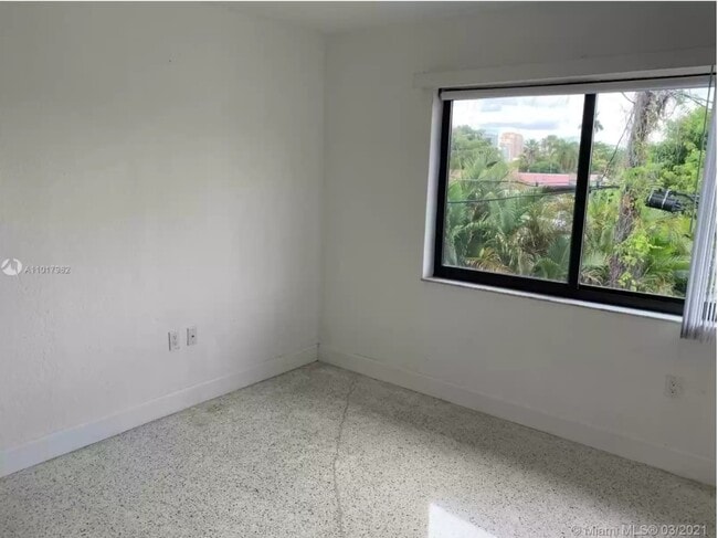 Building Photo - 1960 SW 27th Ave