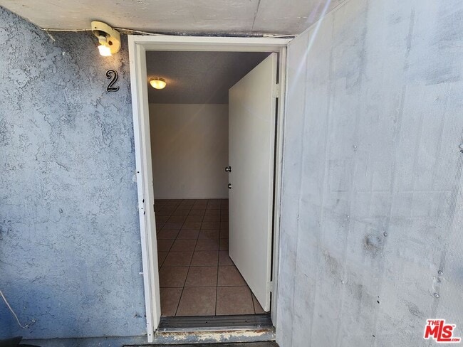 Building Photo - 807 E Vernon Ave
