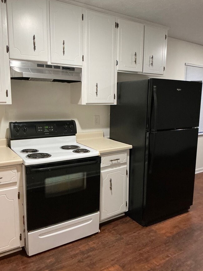 Building Photo - 2 bedroom, 2 bath duplex in Sleepy Creek off Lumpkin Street! Move-in Ready