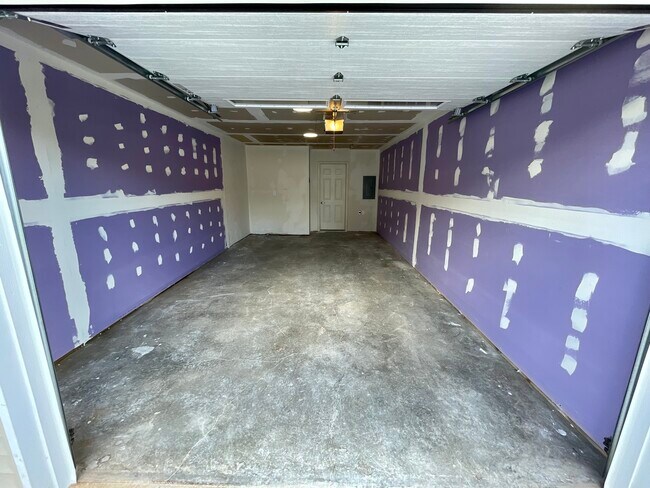 Building Photo - 2213 Melanie Ln