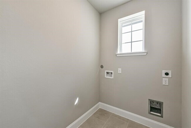 Building Photo - 745 Lake Lacosta Dr