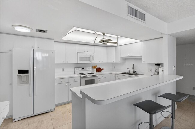 Building Photo - 100 Oakmont Ln