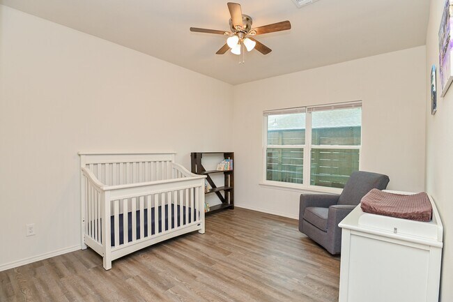 Building Photo - 1110 Louise St