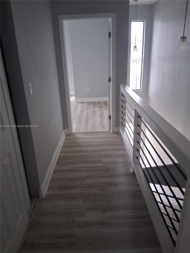 Building Photo - 488 NW 40th Ct