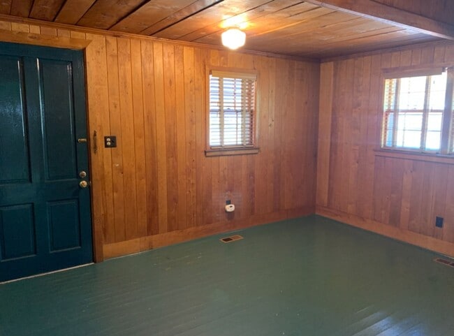 Building Photo - 110 N Hilliard St