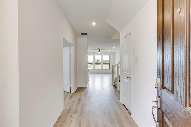 Building Photo - 1717 River Plateau Dr