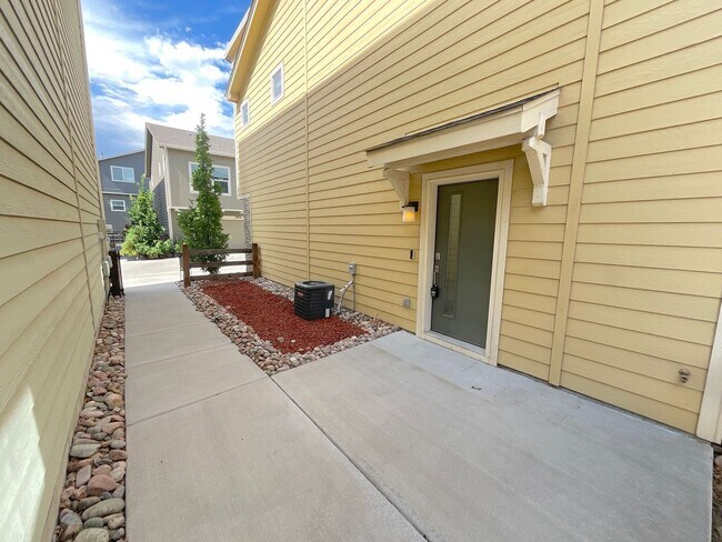 Building Photo - 2 Bedroom Home Available Near S Union Blvd & Martin Luther Kings Jr Bypass!