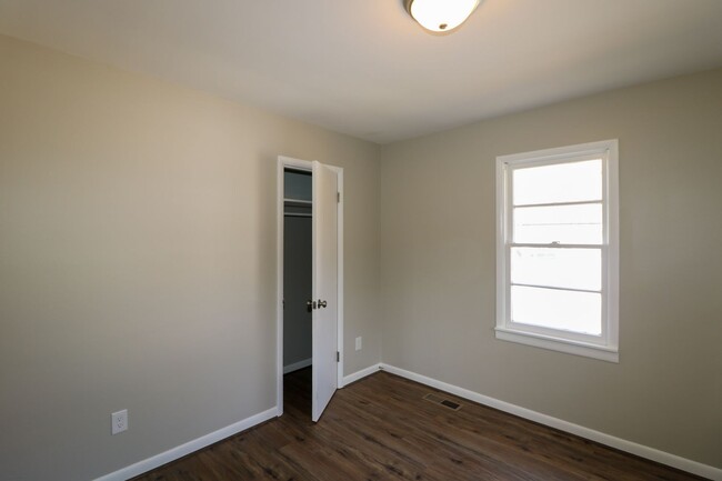 Building Photo - Cute Rental in Pell City