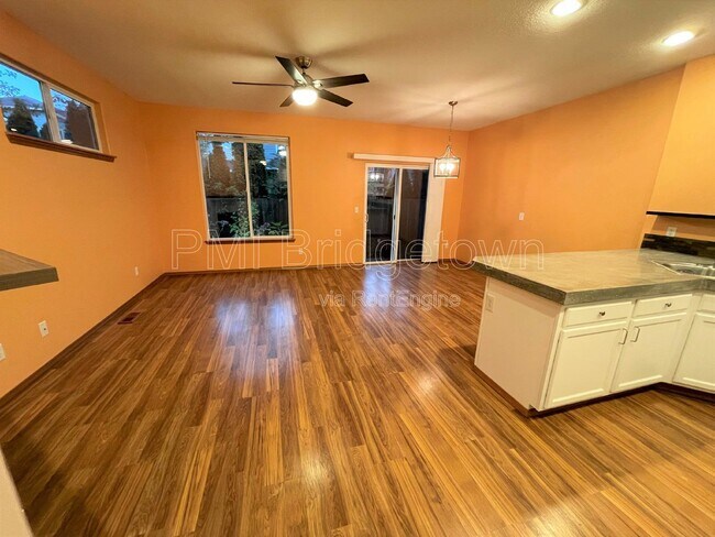 Building Photo - 4325 SE 79th Ave