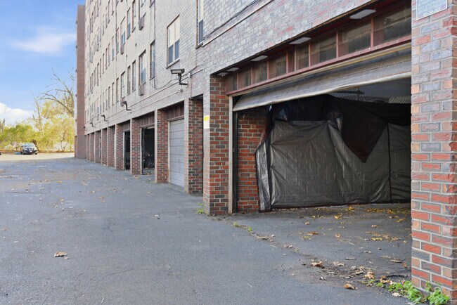 Building Photo - 40 Owen St