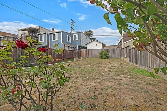Building Photo - Classic 1910 Craftsman home