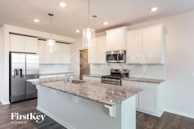 Building Photo - 557 Hillpark Ln