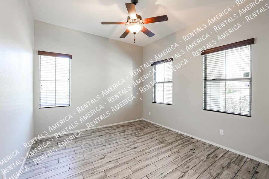 Building Photo - 7045 S Legend Dr