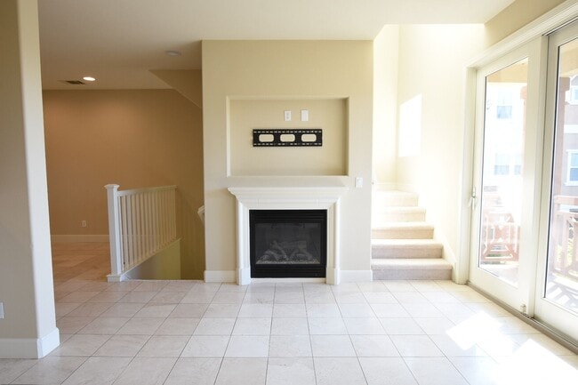 Building Photo - Beautiful & Contemporary 4 Bedroom 3 Bath Tri-level Townhome with Cupertino Schools