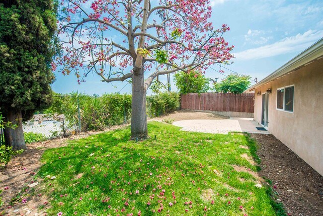 Building Photo - 3 Bedroom Single Family Home in the Brea-O...