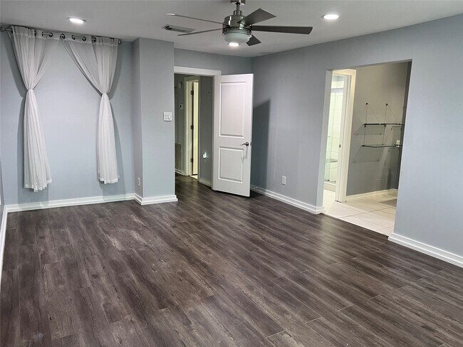 Building Photo - 6486 Alisa Ln