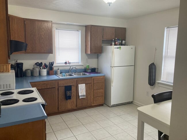 Building Photo - 146 Lorentz St