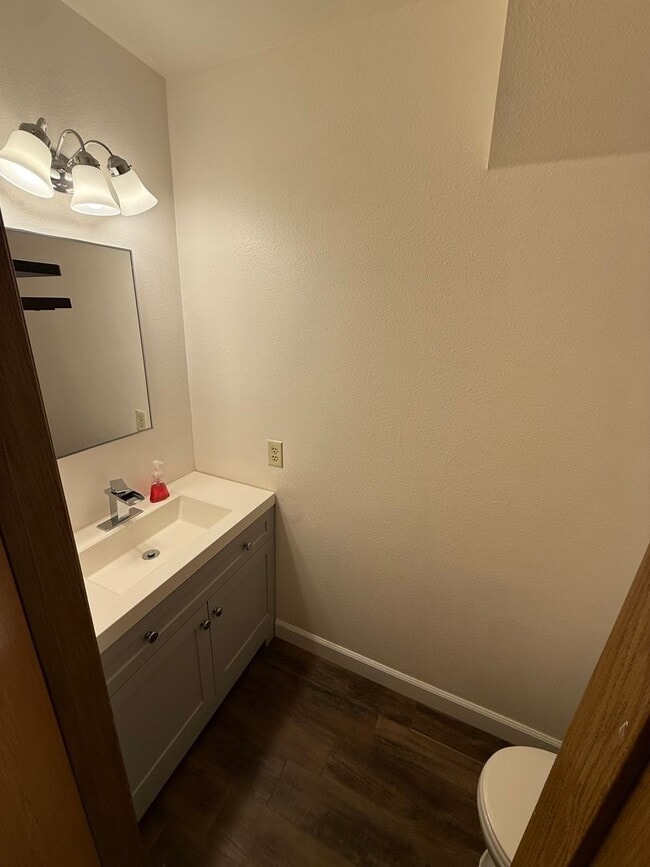 Building Photo - Spacious 4-bedroom / Heat included / 1 car garage