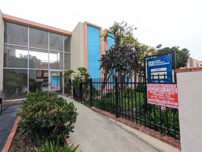 Building Photo - 6136 Fulton Ave