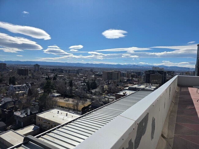 Building Photo - Location, Location… and Absolutely Incredible Views!
