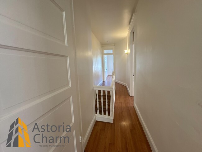 Building Photo - Comfortable 3-Bedroom with Hardwood Floors...