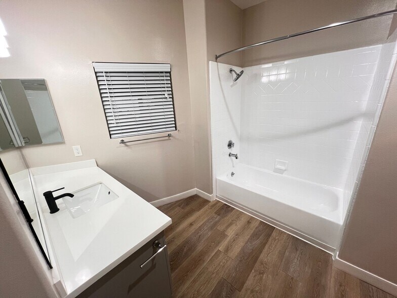 Building Photo - 4623 Willis Ave