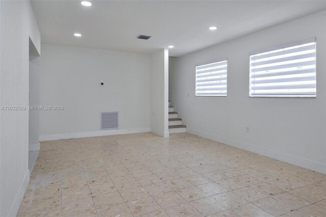 Building Photo - 424 W 13th St