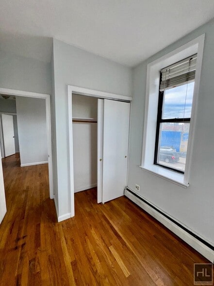 Building Photo - 36 AVENUE