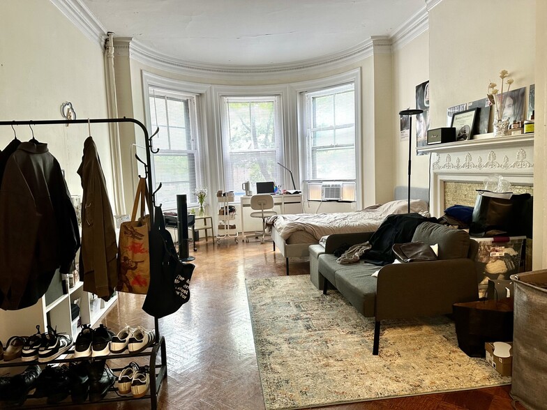 Building Photo - 1069 Beacon St
