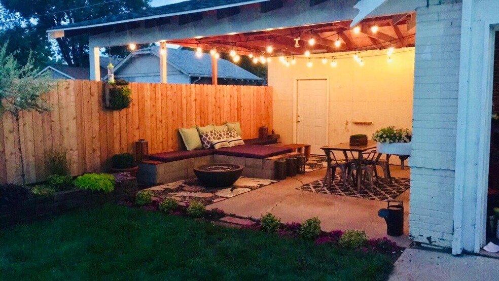 Outdoor covered patio. Market lights and outdoor sofa stay. - 1447 Osceola St