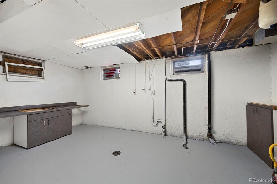 laundry room - 1994 Macon St