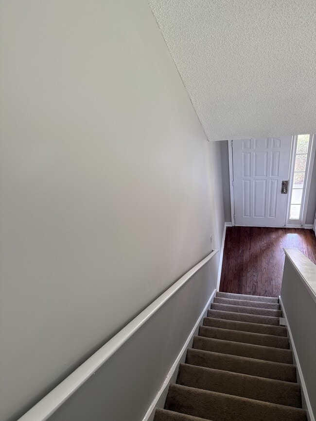 Building Photo - 401 Gresham Dr