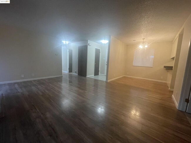 Building Photo - 2400 Sunny Ln