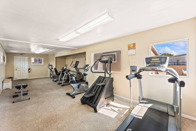 Building Photo - 80 Huntington St