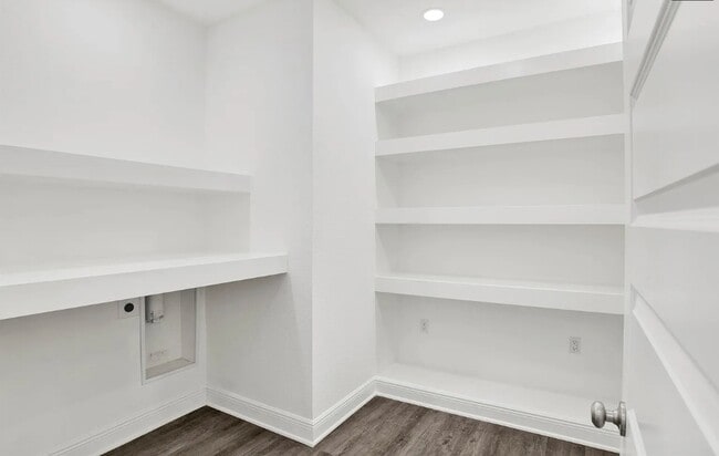 Building Photo - 30872 Semper Dr
