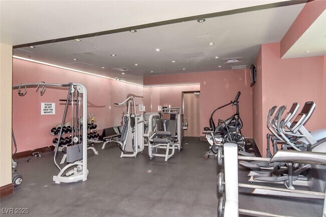 Building Photo - 2700 S Las Vegas Blvd