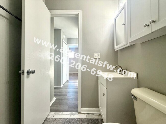 Building Photo - 3 Bedroom House