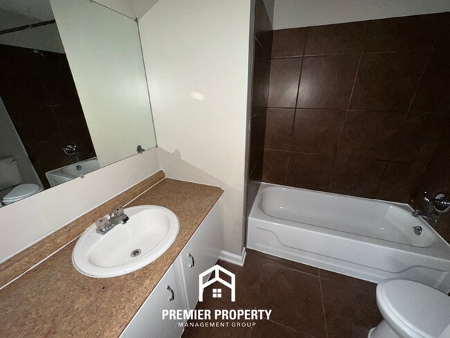 Building Photo - Spacious 4BR Home w/ Fireplace, Covered Patio & Fenced Yard