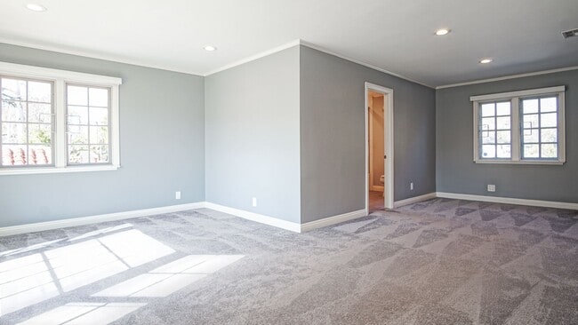 Building Photo - 5 bedroom, 5.5 bath, 4800 sq ft Prime Studio City Home with Pool and Hollywood Hills views