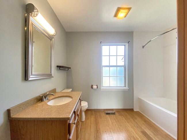 Building Photo - 17617 Horseshoe Ln