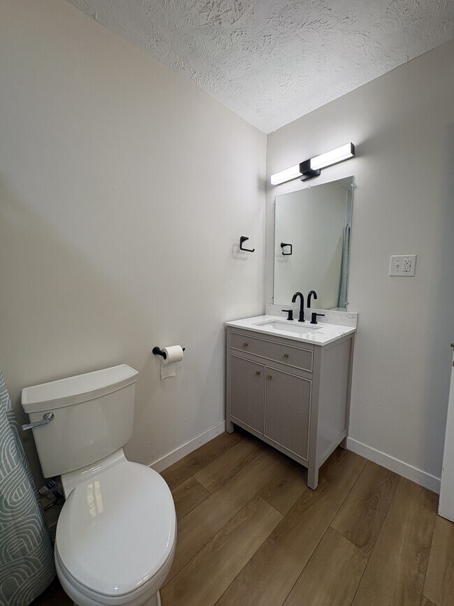 Building Photo - 499 Greenwell Ct