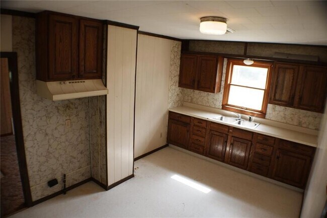 Building Photo - 5550 County Rd 2200