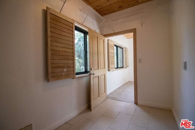 Building Photo - 11619 Lerdo Ave