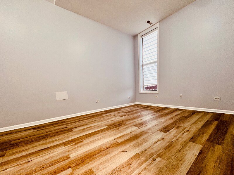 Building Photo - 2657 W North Ave