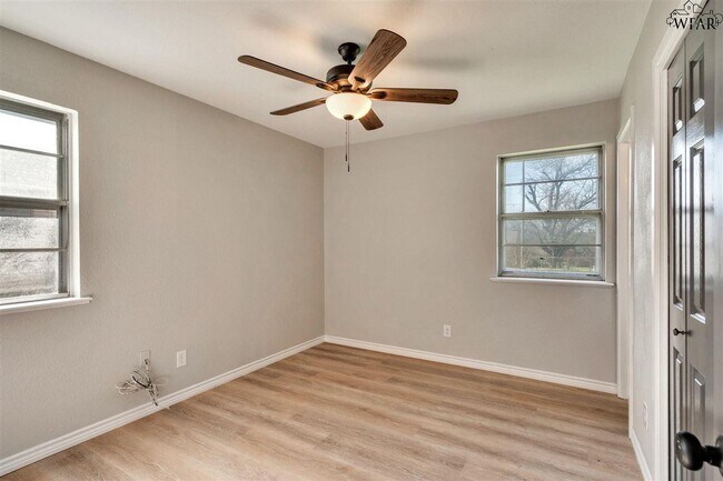 Building Photo - 1113 Lincoln Dr