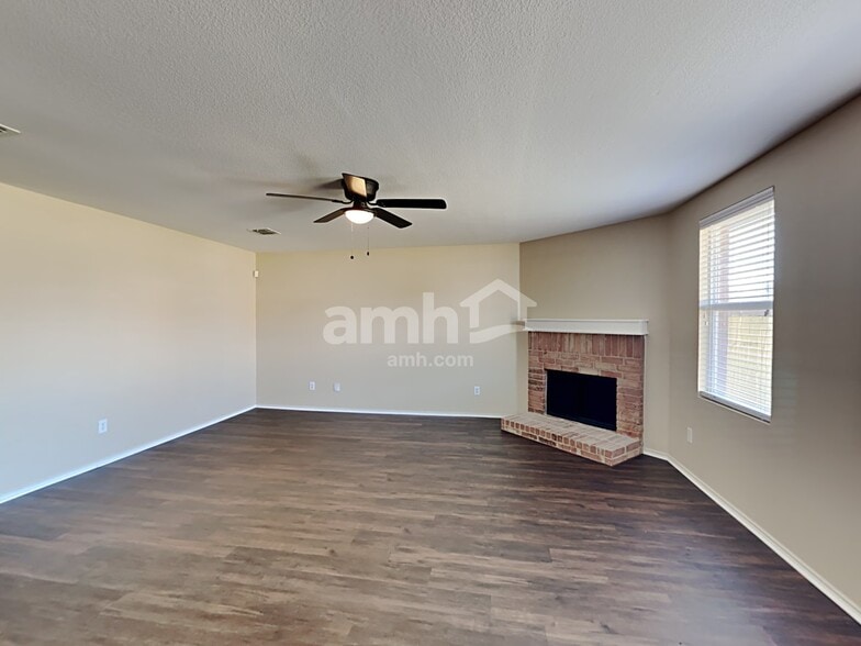 Building Photo - 1021 Bumble Bee Dr